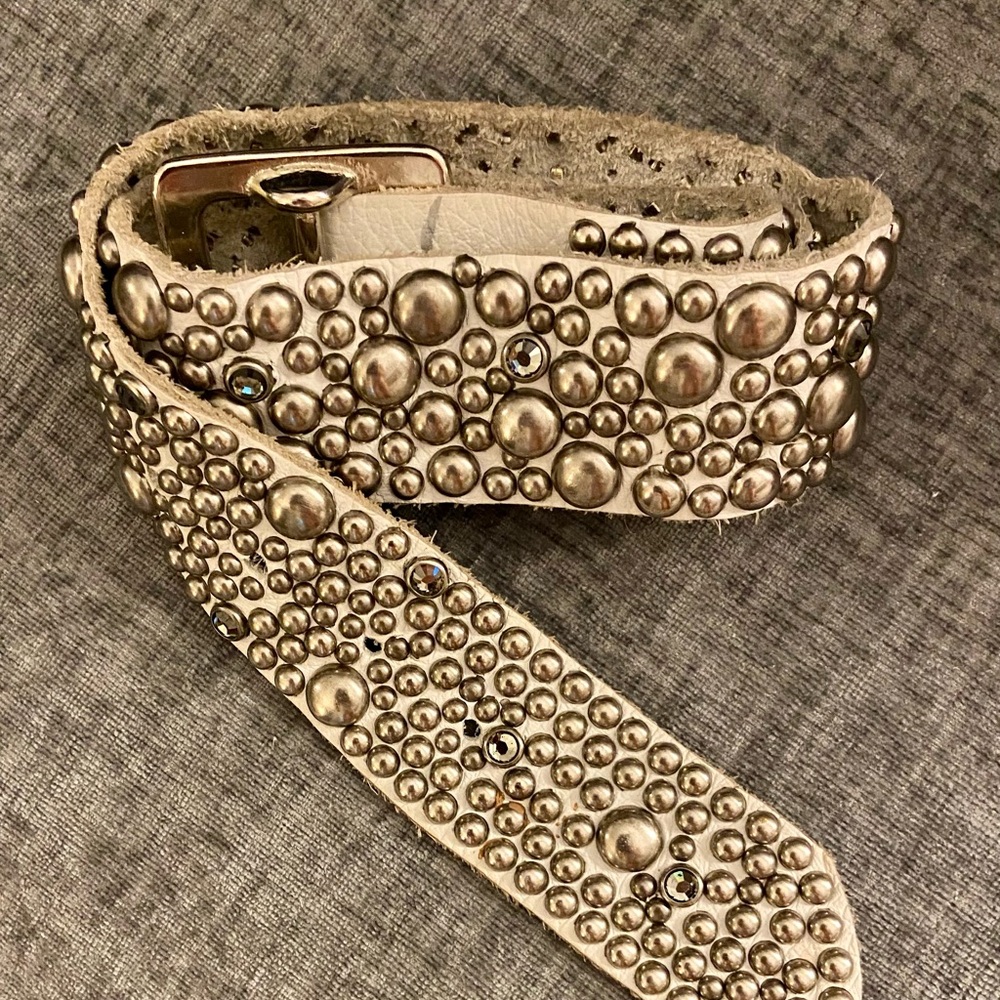Silver Studded Women's Belt! Super cute with your favorite jeans.